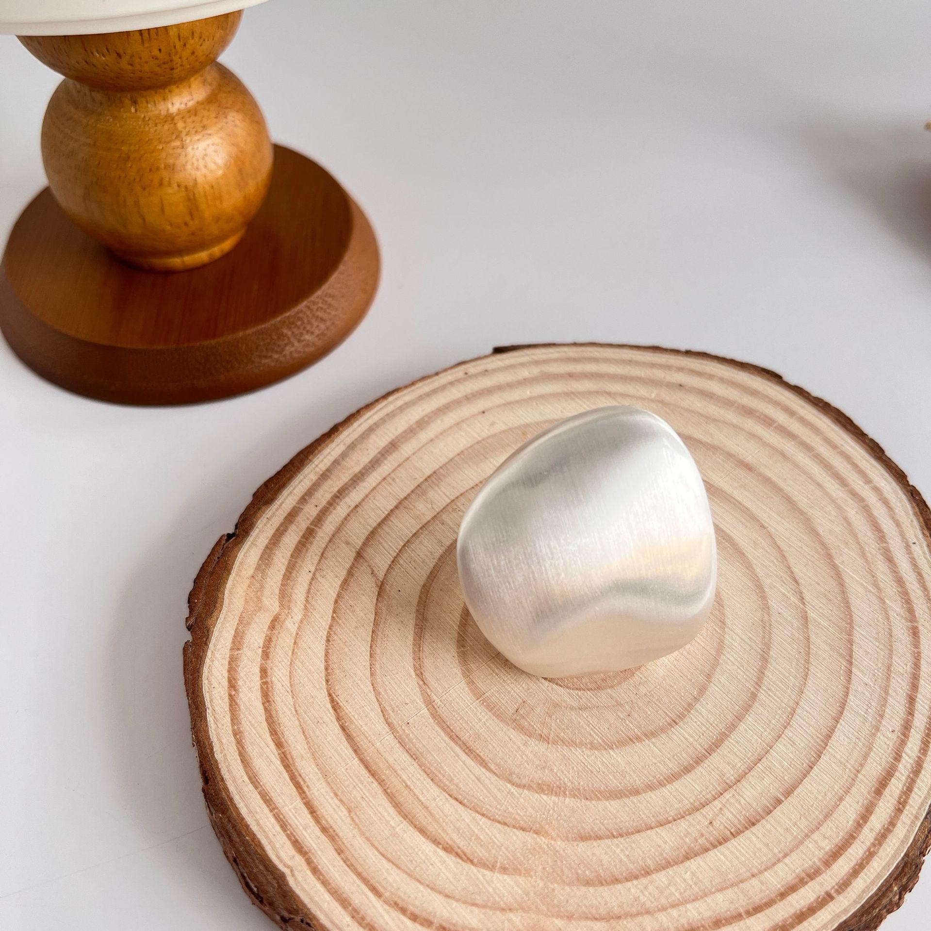 

Кольцо с широкими краями из матового металла, женское, нишевое, ретро, легкое, роскошное, с ощущением открытия, регулируемое, на указательный палец, новинка 2025 года