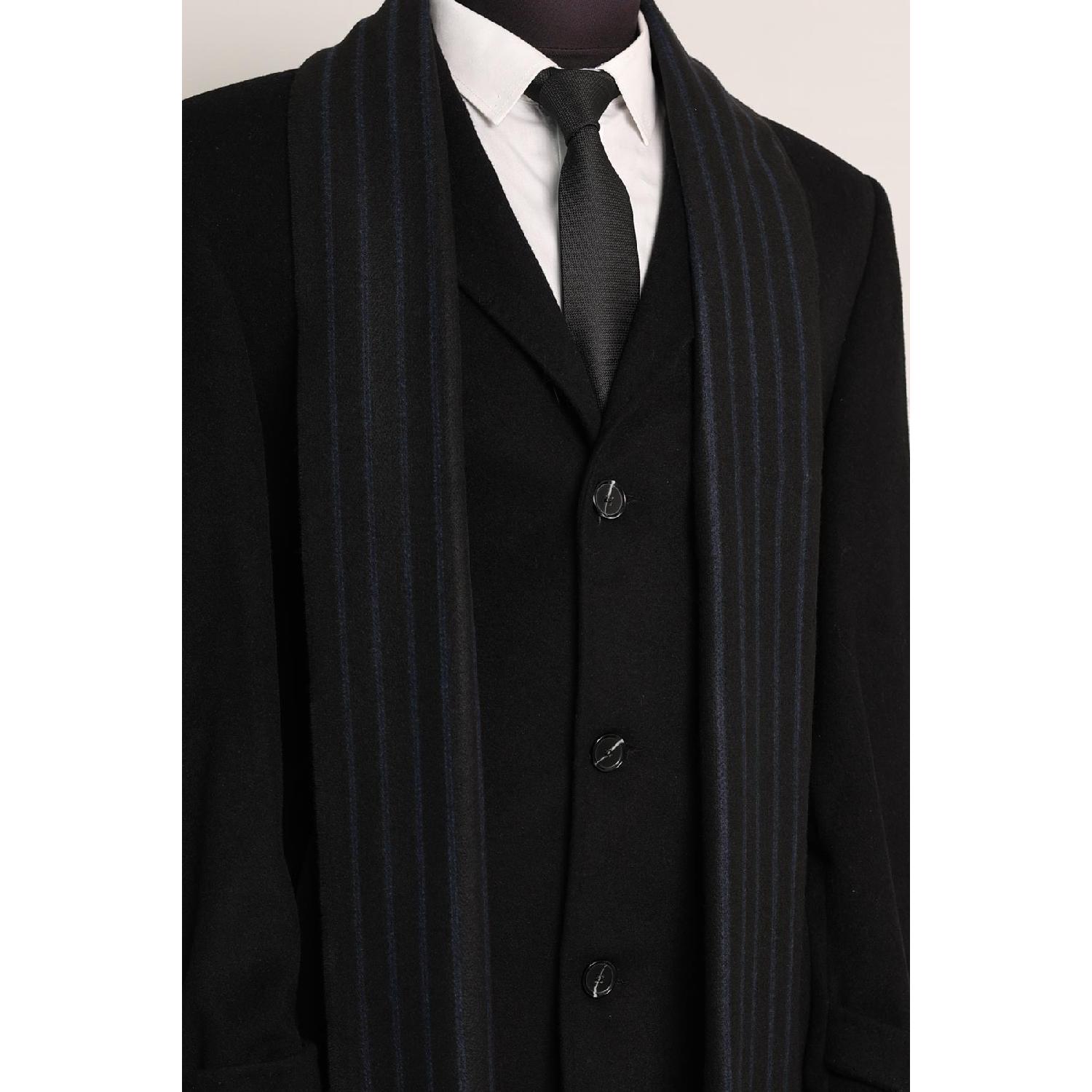 

Черный полосатый шарф