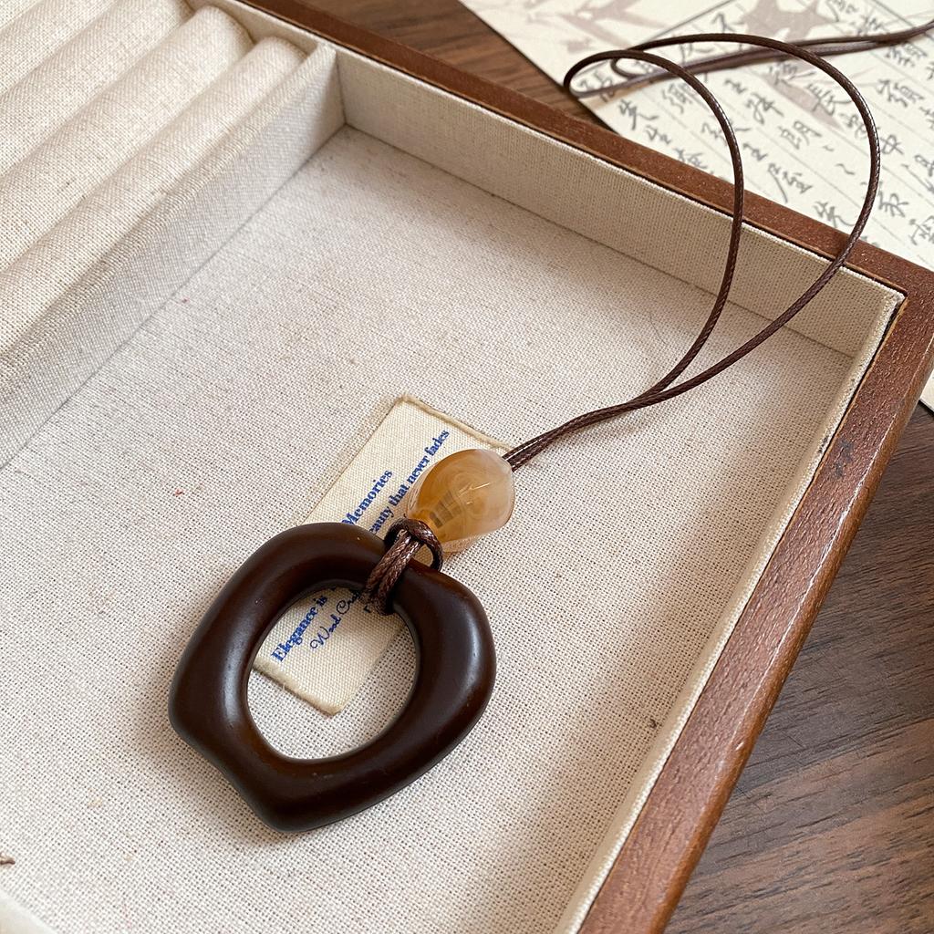 Vintage Resin Wood Pendant Necklaces for Women Brown Irregular Hollow Square Sweater Chain Adjustable Rope Neck Chain Jewelry F