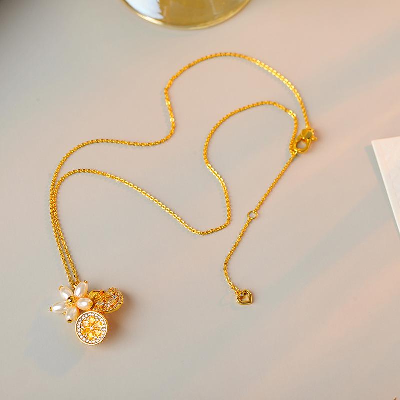 

Lemon Petal Pearl Necklace with Zircon Rhinestones Petal Lemon Necklace