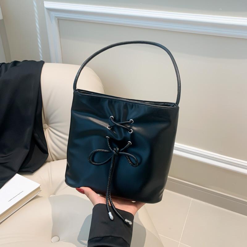 

Корейская версия модной сумки-ведра 2024 года, летняя новая женская сумка, симпатичная сумка через плечо с бантом чёрный