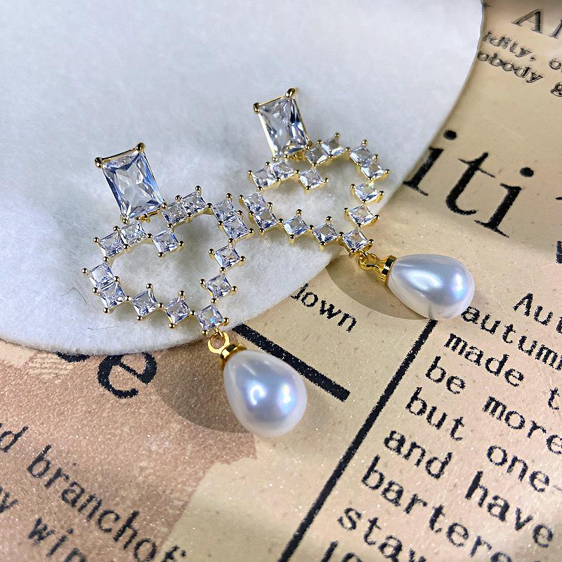 2023 Zirconia Micro-Paved Pearl Heart Earrings - Women's High-End Design