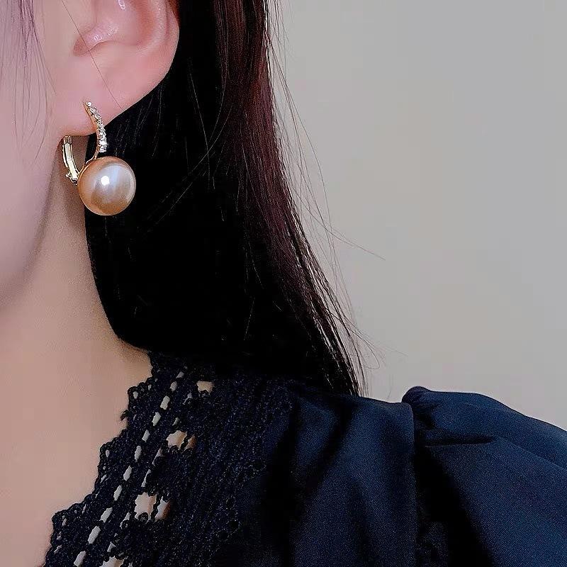 French retro diamond-encrusted pearl geometric earrings exaggerated fashion temperament stud earrings niche light luxury high-end trendy earrings
