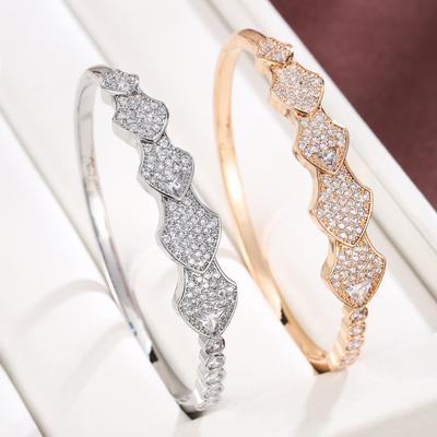 New Simple Micro-paved Zirconia Buckle High-end Light Luxury Jewelry Bracelet for Women
