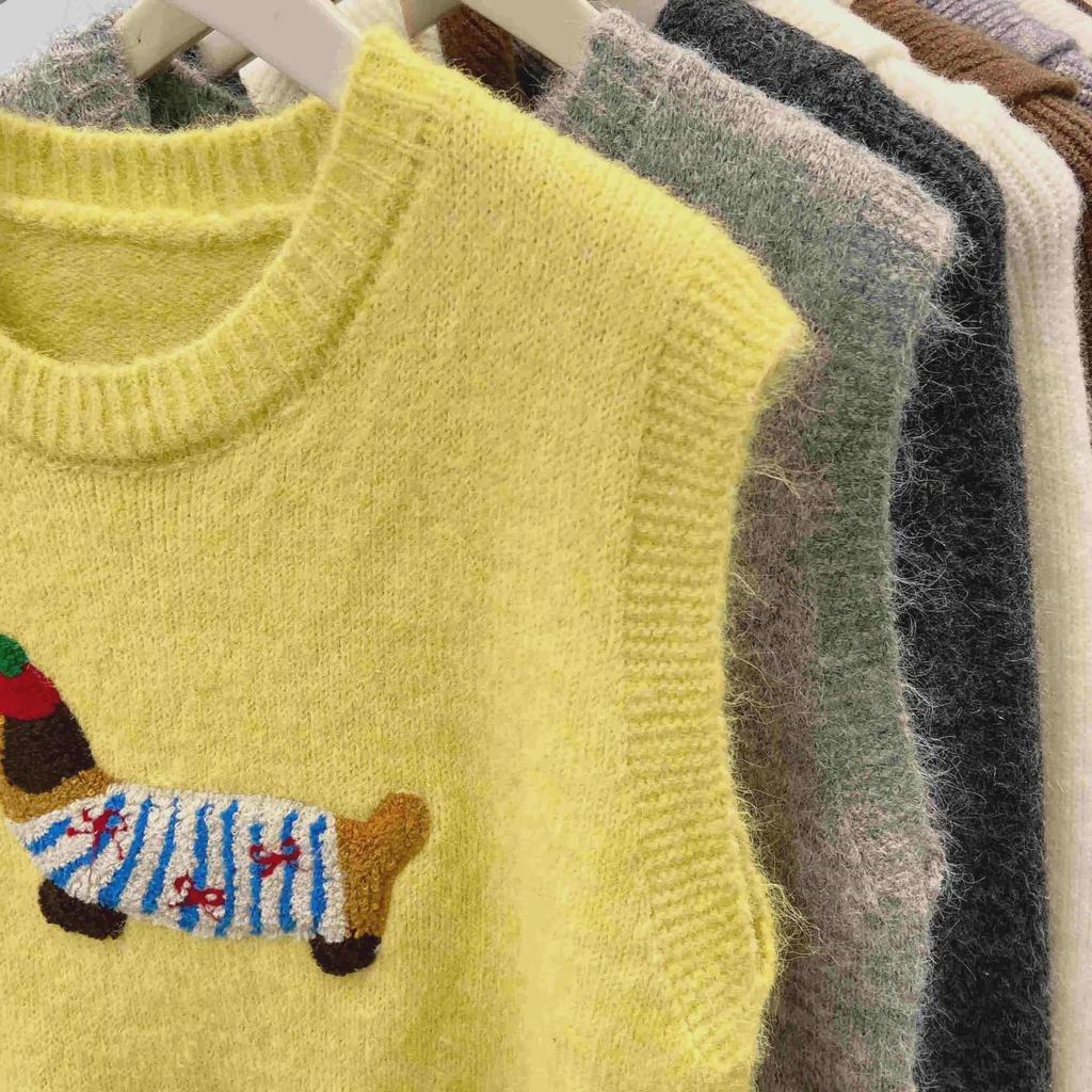 Women's 2025 Spring Cartoon Dachshund Knitted Sleeveless Vest - Western Style Waistcoat Sweater