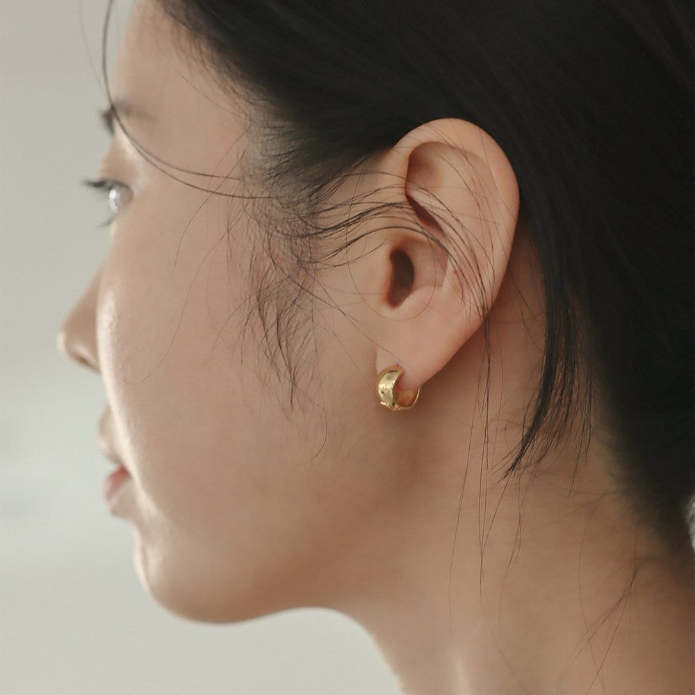 [ Modernlike / Headquarters genuine product ] 14K gold-filled silver semi-circular one-touch earrings