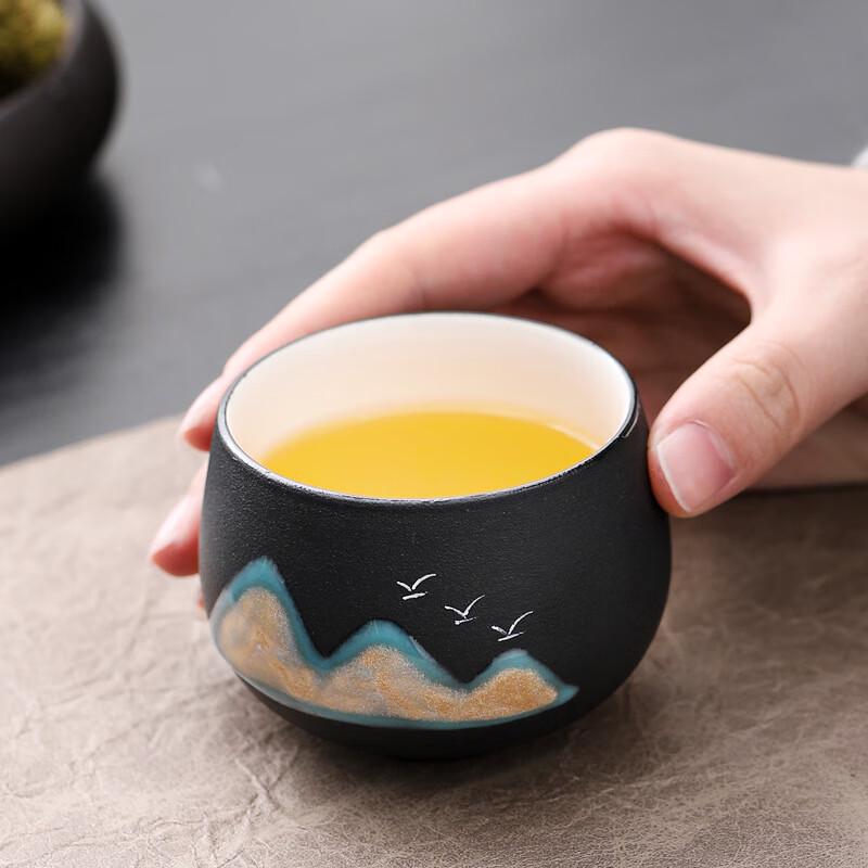 Guochao 'Ten Thousand Miles' Ceramic Master Tea Cup Gift Set
