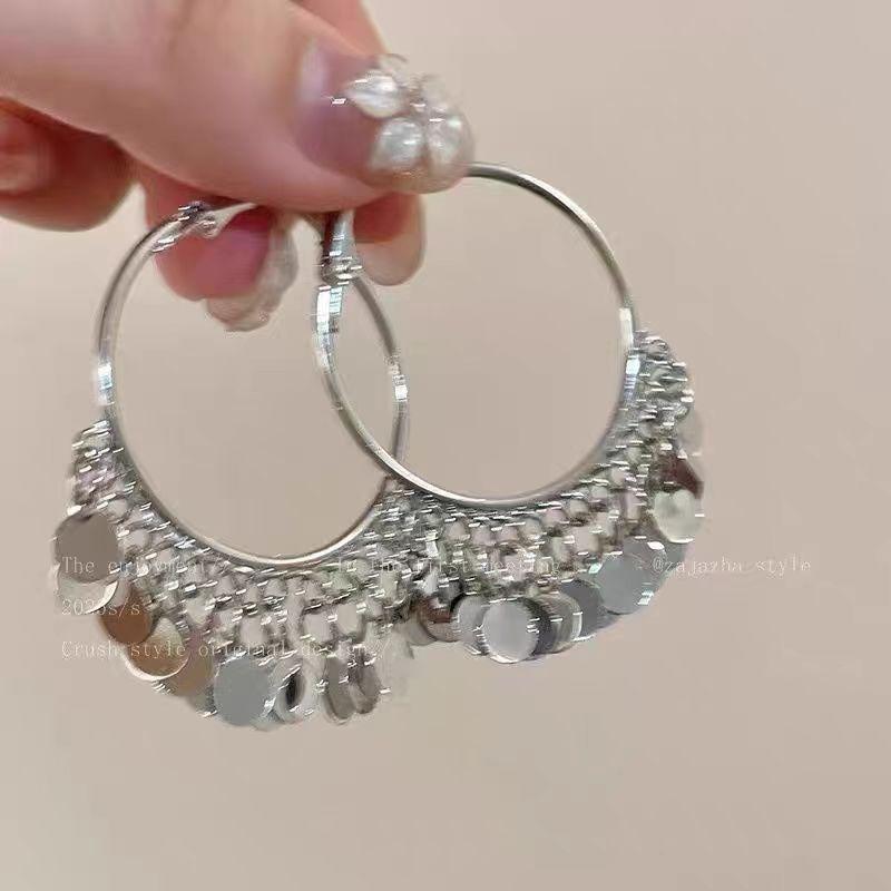 

Exaggerated Temperament Small Sequin Tassel Large Hoop Earrings for Women Ethnic Statement Earrings Party Jewelry Accessories серебряный