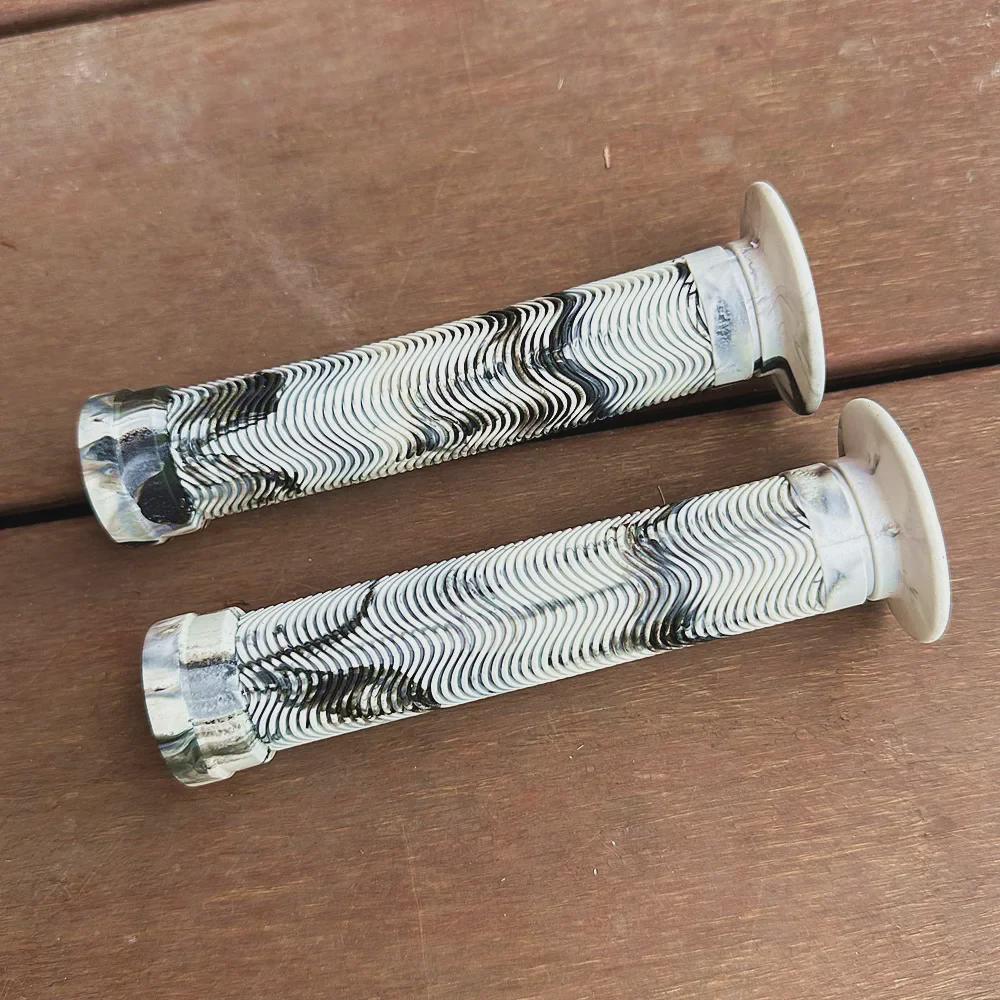 Universal Mixed Color Non-Slip Rubber Bike Handlebar Grips for Mountain and Fixed Gear Bikes