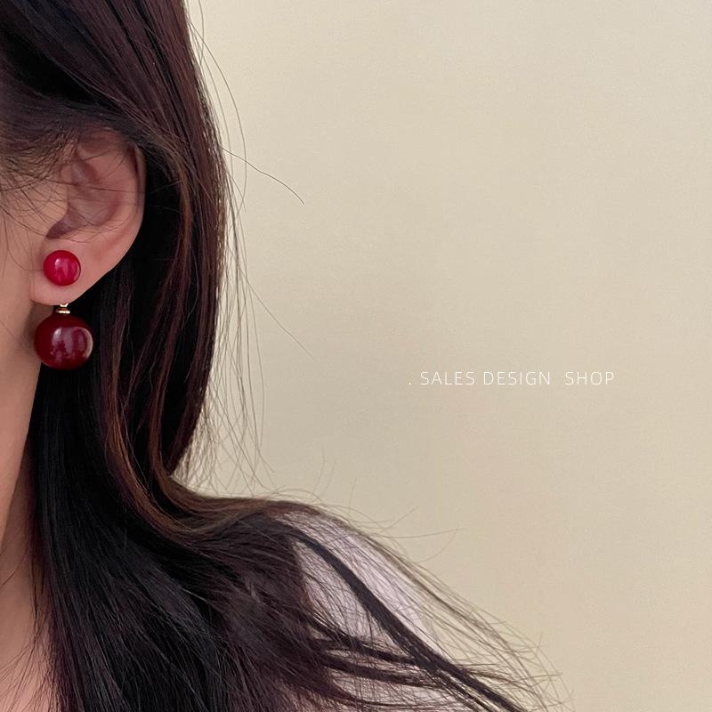 Retro Red Pearl Earrings: Light Luxury Fashion Studs for Women – Versatile & Stylish