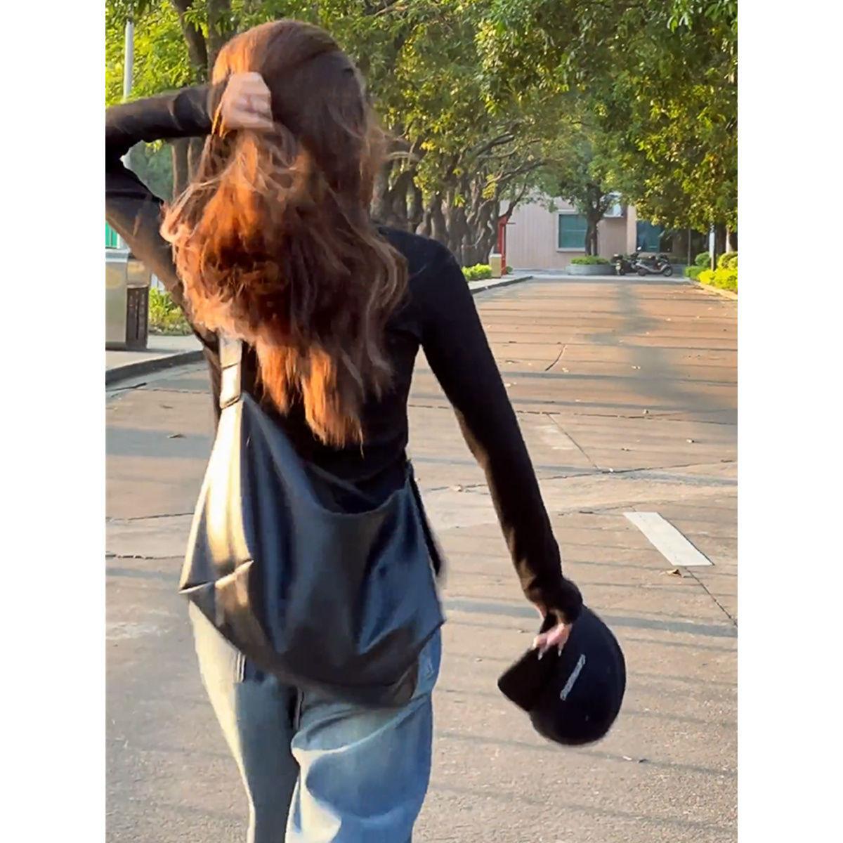 Оптовая мода маленькая сумка женская высококлассная сумка-тоут 2025 весна новая мягкая поверхность большая вместимость плечевая сумка-тоут