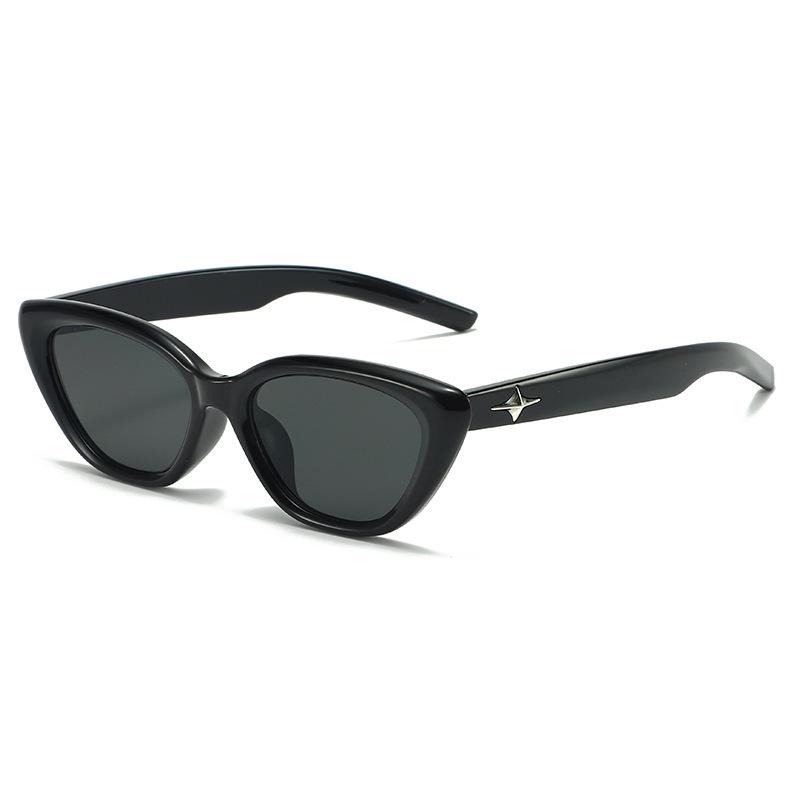 Retro triangular cat eye small face sunglasses female ins black small frame sunglasses shape photo protection UV protection Metal hinge