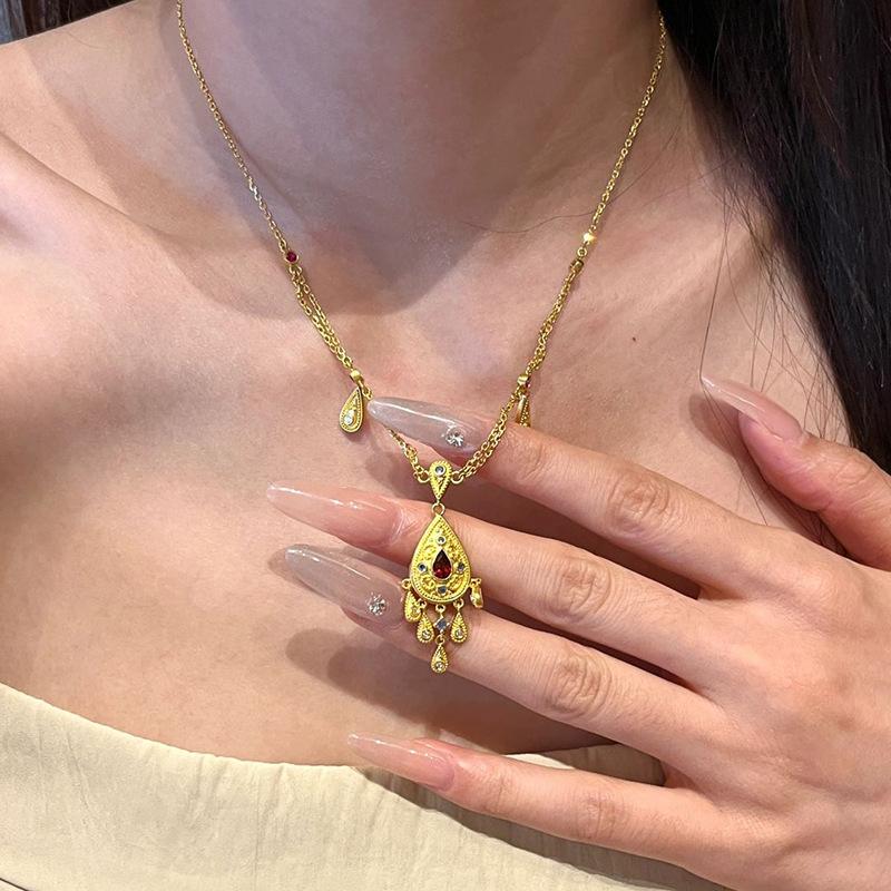 

Retro palace style Water droplet tassel ruby necklace Zircon light luxury pendant for women party wedding fine золотий
