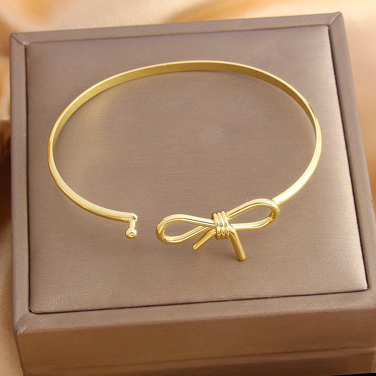 

Sweet and Simple Electroplated Smooth Surface Bow Bracelet - Luxurious Design, Fashionable Wristband золотой