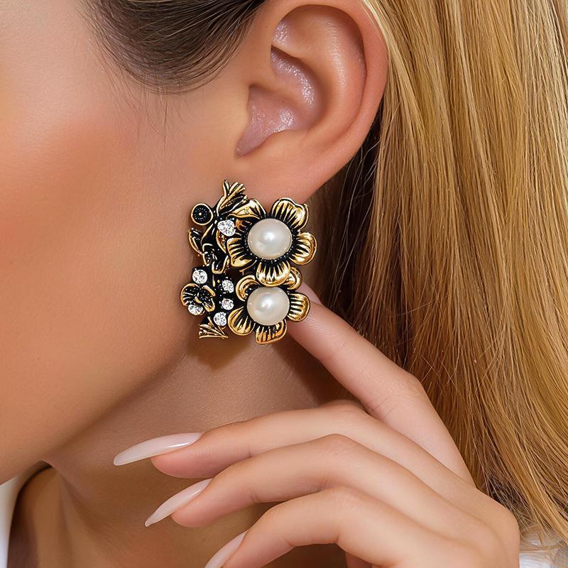Women's Silver Needle Diamond Flower Pearl Ear Clips: Vintage Luxury Palace Style Earrings