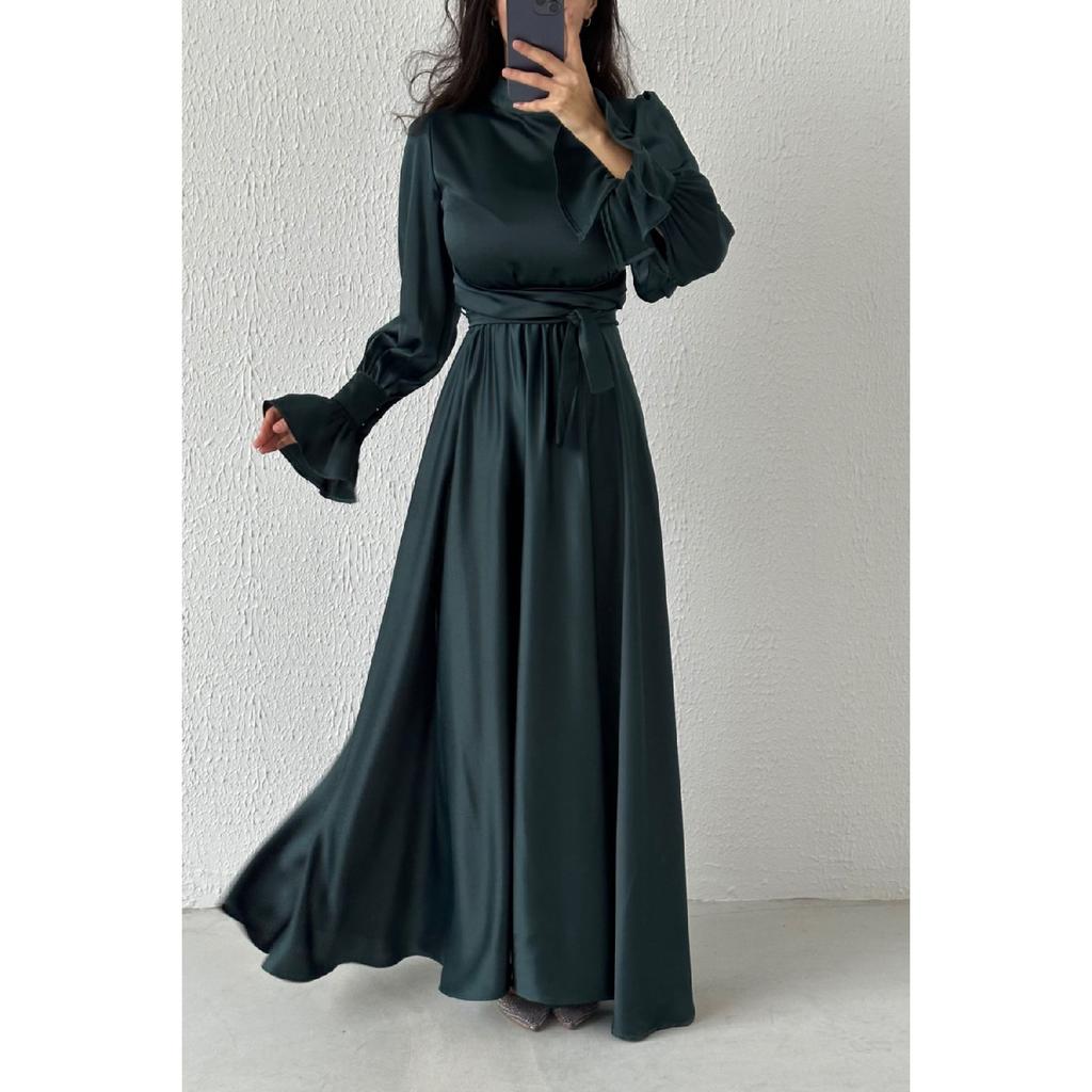 Saténový hidžáb večerní šaty s jemným rukávem v červené barvě