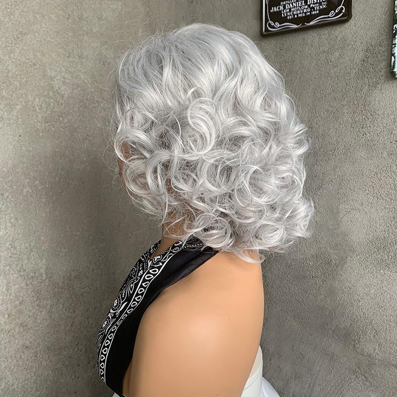 Gemischt Silber Grau Kurzes Welliges Haar Frauen Mittellang Schwarz Lockige Perücke Synthetisch Natürlich Party Alltagsperücke Hitzebeständige Faser