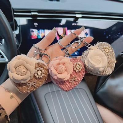 Kamelia Love Diamant Nøkkelring & Sammenleggbart Speilpynt