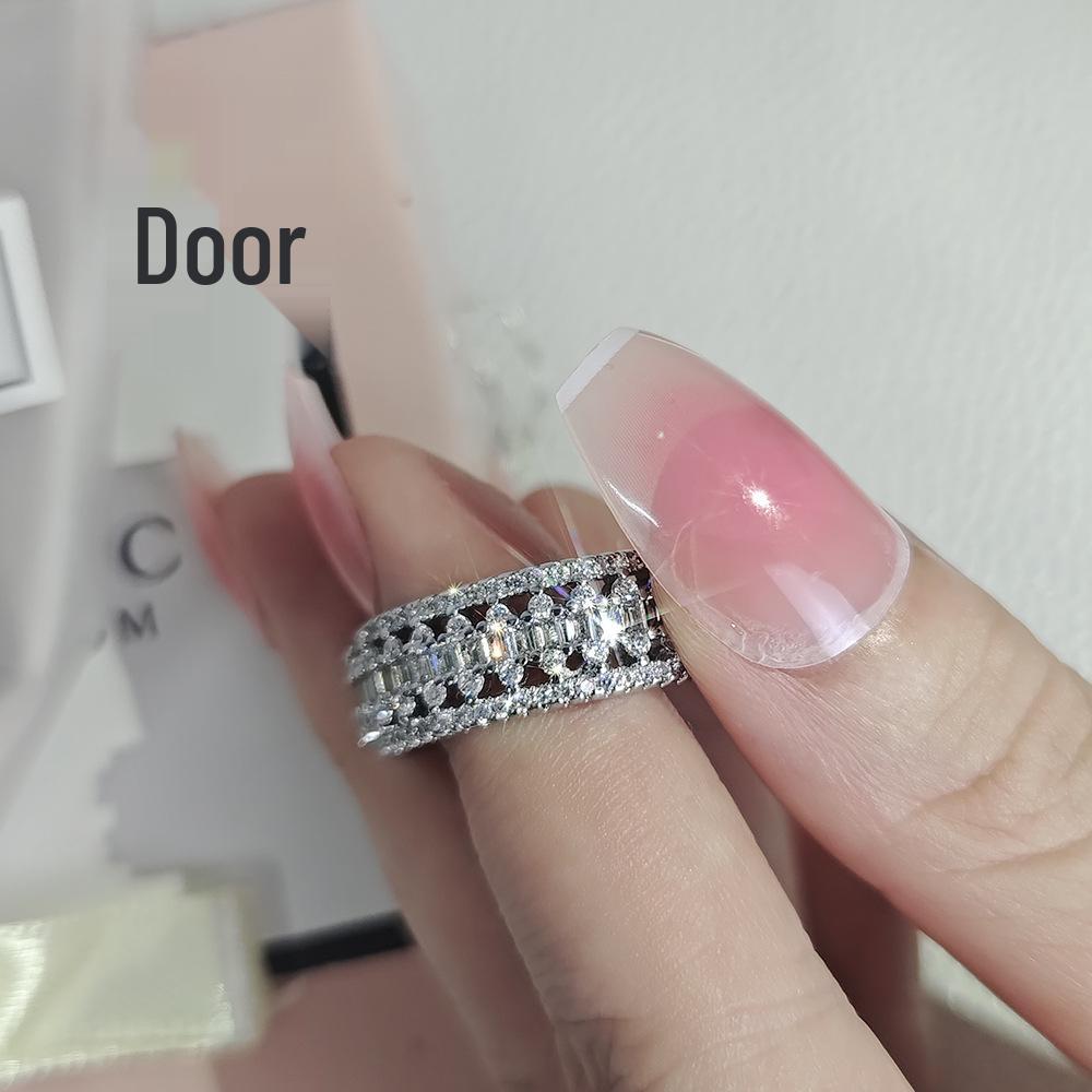 Exquisite Women's Copper-Plated White Gold Openwork Ring