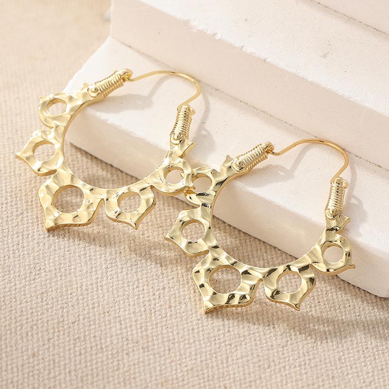Ethnic Gold Color Metal Geometry Carving Petal Earrings Vintage Hollow Spiral Dangle Earrings for Women Jewelry