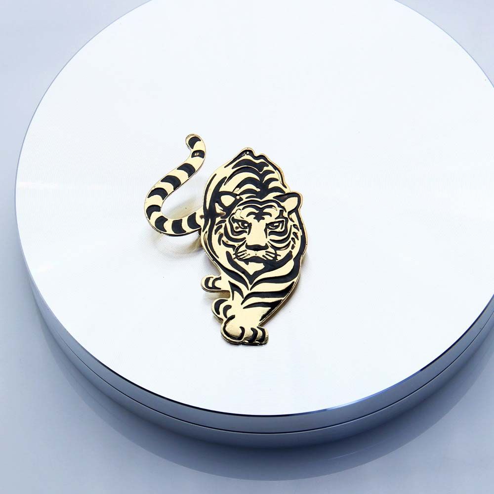 Shawl Buckle Anti-Exposure Suit Brooch Animal Brooches Pins Tiger Pendant Men Brooch Tiger Brooch