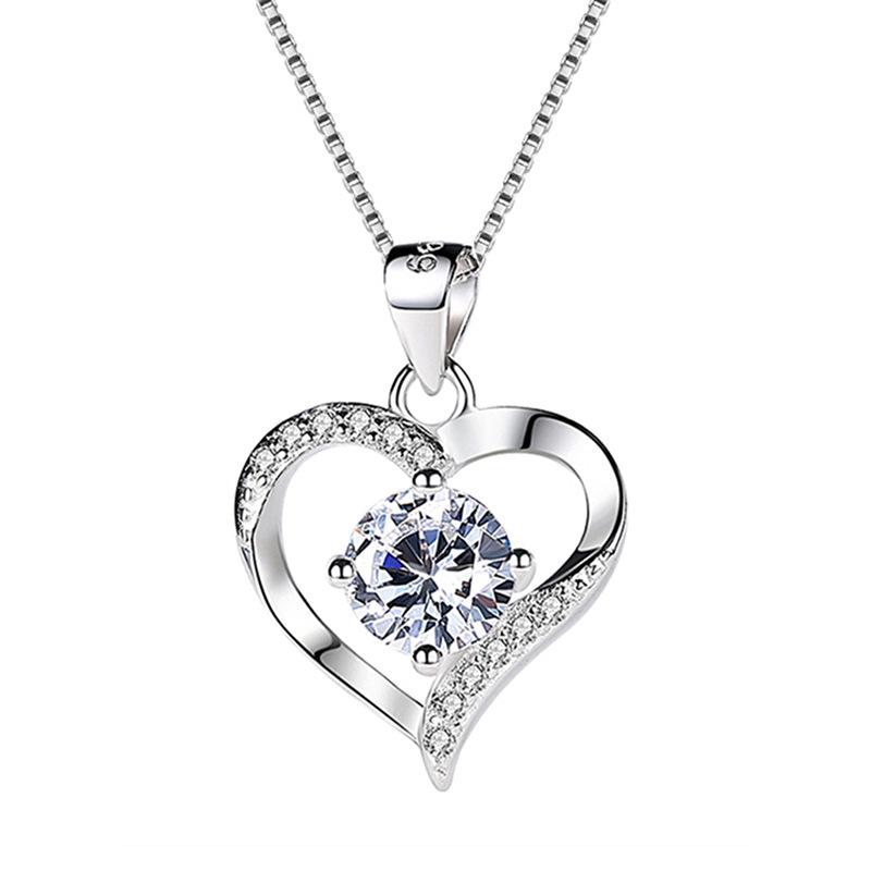 Love Heart Necklace for Women, Fashionable Temperament, Peach Heart Pendant, Collarbone Chain, Neck Chain