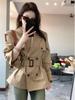 Trench da Donna Petite Khaki Francese - Cintura in Vita, Snellente, di Alta Gamma, Casual per l'Autunno.
