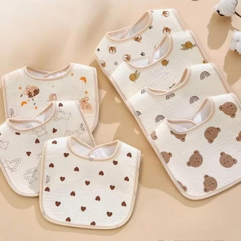 7 Stück Baumwoll-Baby-Lätzchen Wasserdichte Spucktücher Neugeborenen-Speichelhandtuch Cartoon-Druck Baby-Accessoires Baby-Fütterungslätzchen Artikel