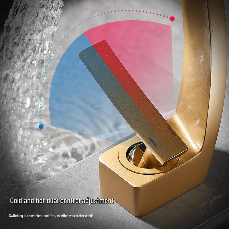 Rubinetto Ottone a Cascata Dorata – Lavabo Lusso a Foro Singolo
