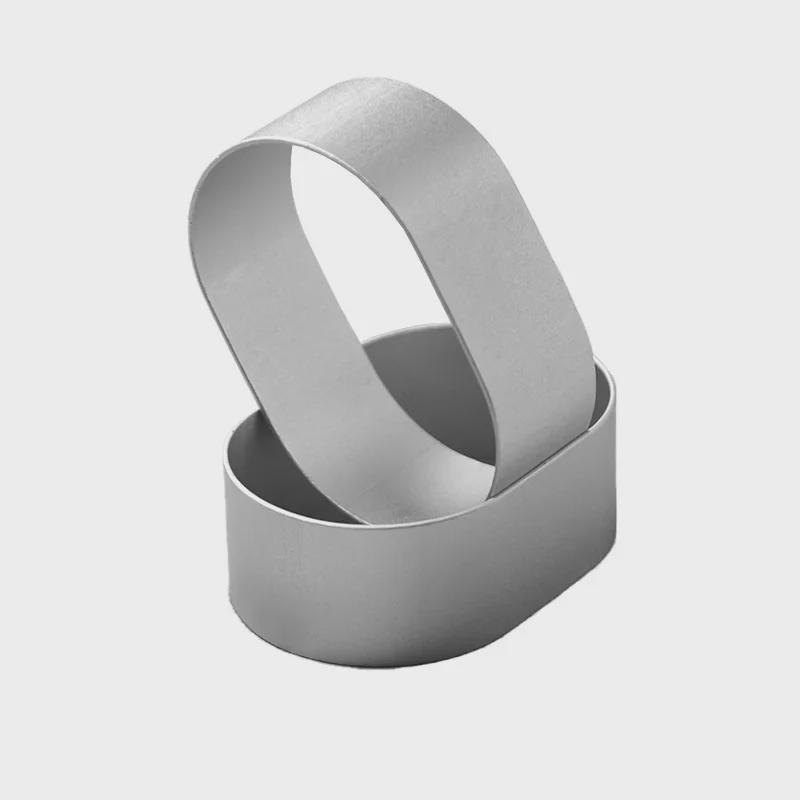 Polovařená oválná forma na cheesecake s okrajem z olejového papíru