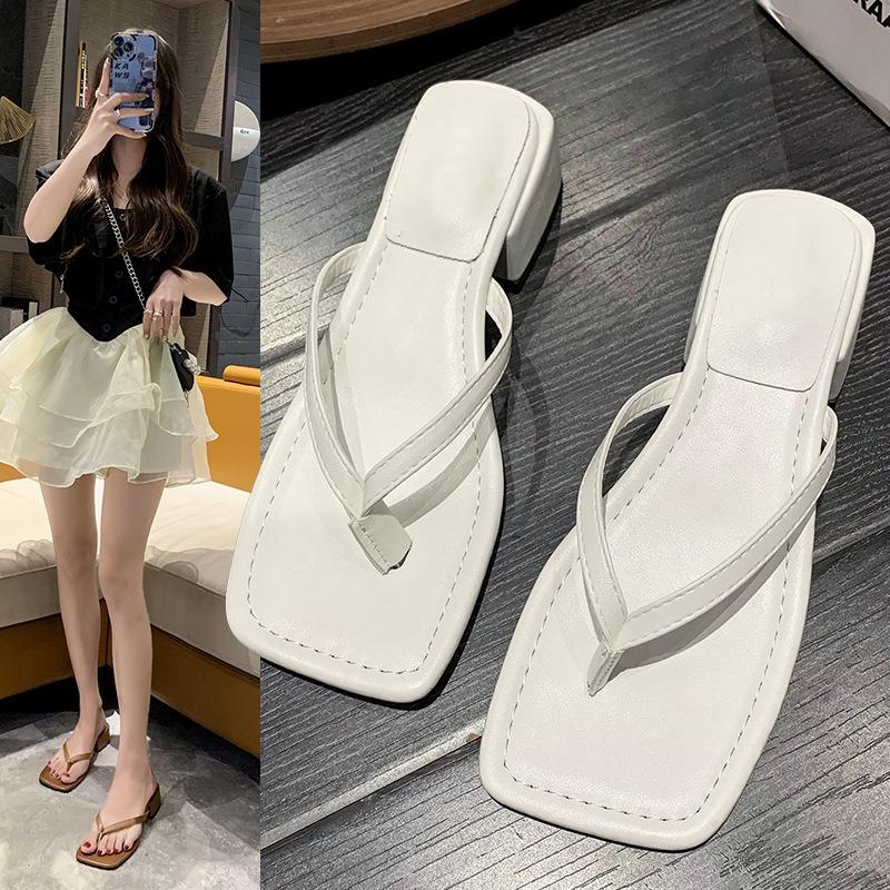 Flip-Flops mit dickem Absatz für Damen, neu für den Sommer, neue Mode, eckige Zehenpartie, mittlerer Absatz, modische Outdoor-Sandalen für den Strand