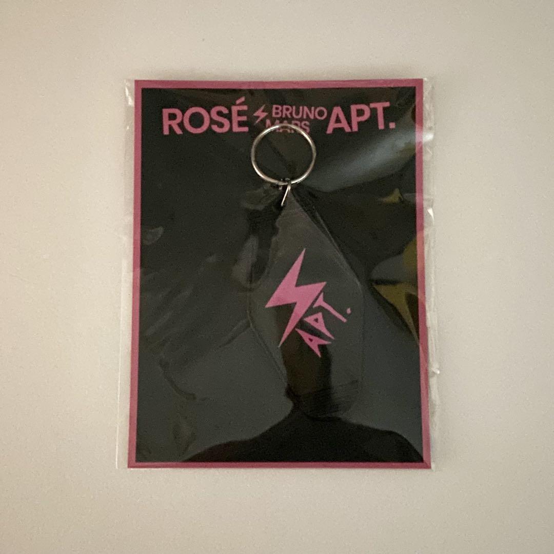 

[Б/У] РОЗИ АПТ Брелок BLACKPINK Сеул Черный