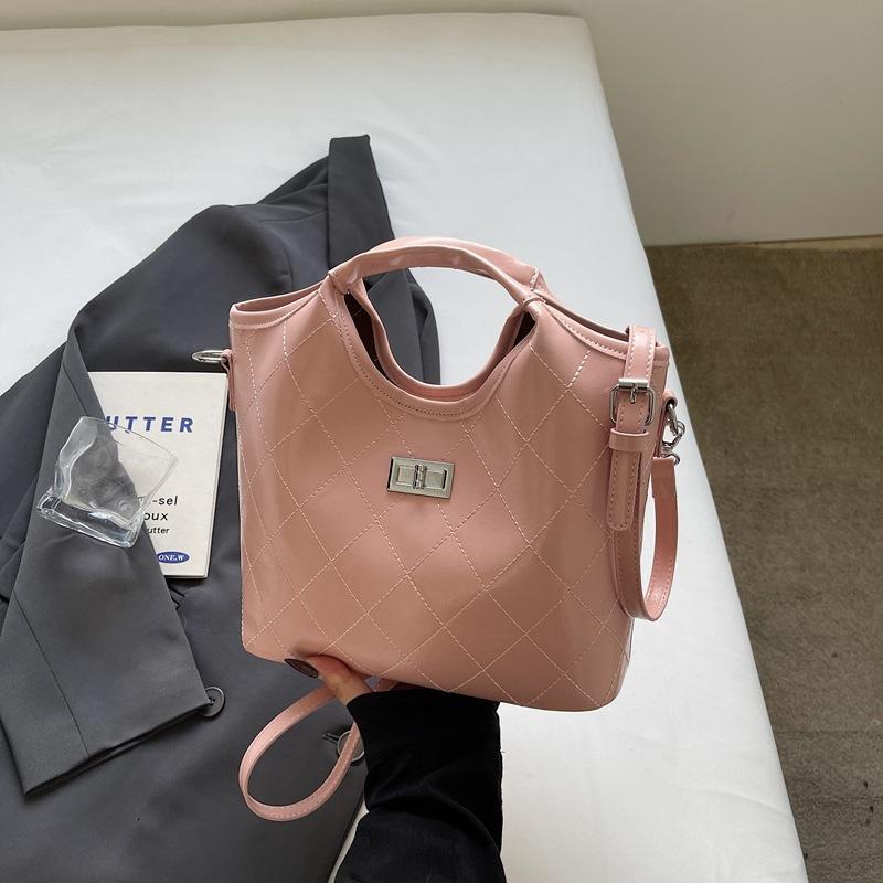 2025 new commuter bucket bag women's rhombus simple handbag bag niche fashion trend messenger bag
