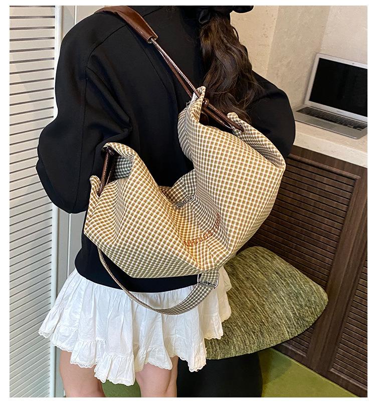 Casual Large-capacity Commuter Tote Bag 2025 New Bag Women's Messenger Bag Lightweight and Versatile Shoulder Armpit Bag