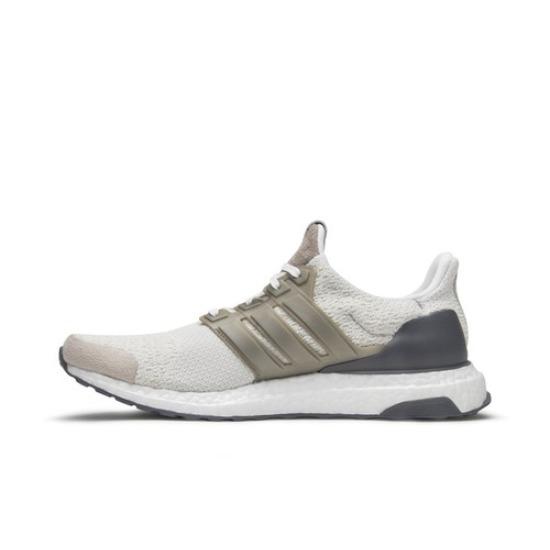 

adidas Sneakersnstuff x Social Status x UltraBoost Lux Vintage White DB0338 EU 43 белый/шоколадный коричневый