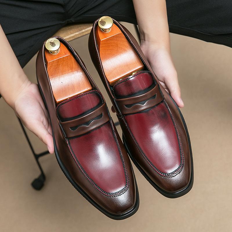 2025 Spring and Autumn Retro Casual Small Leather Shoes Pointed Hair Stylist British Large Size Business Dress Leather Shoes