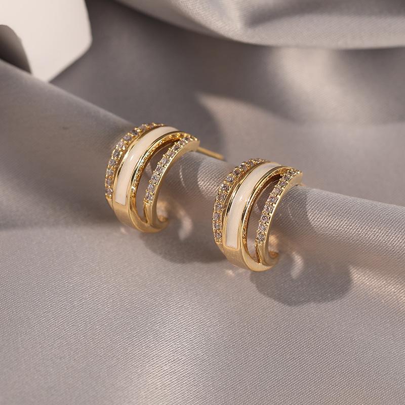 

Набор серег с капающим маслом и бриллиантами, персонализированные серьги, женский дизайн высокого класса, серьги-гвоздики в стиле легкой роскоши, модная бижутерия, нишевые серьги 18K