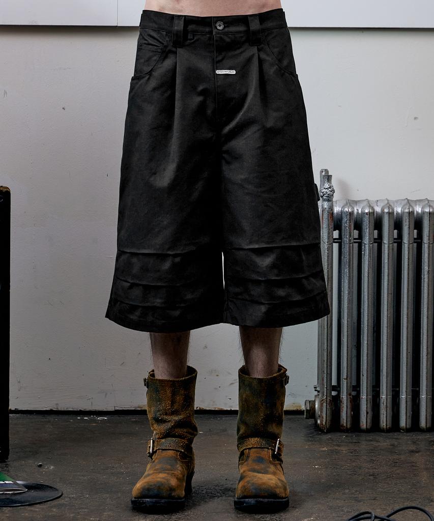 THEVINYLHOUSE Three-Quarter Dart Pants Black