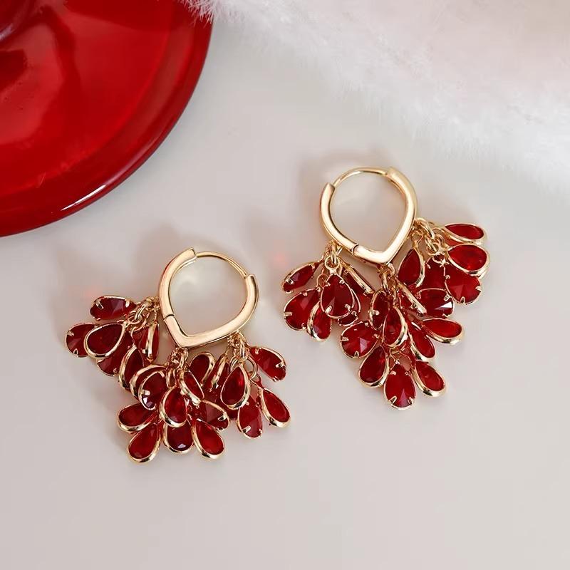 

Модные серьги-подвески для женщин красный