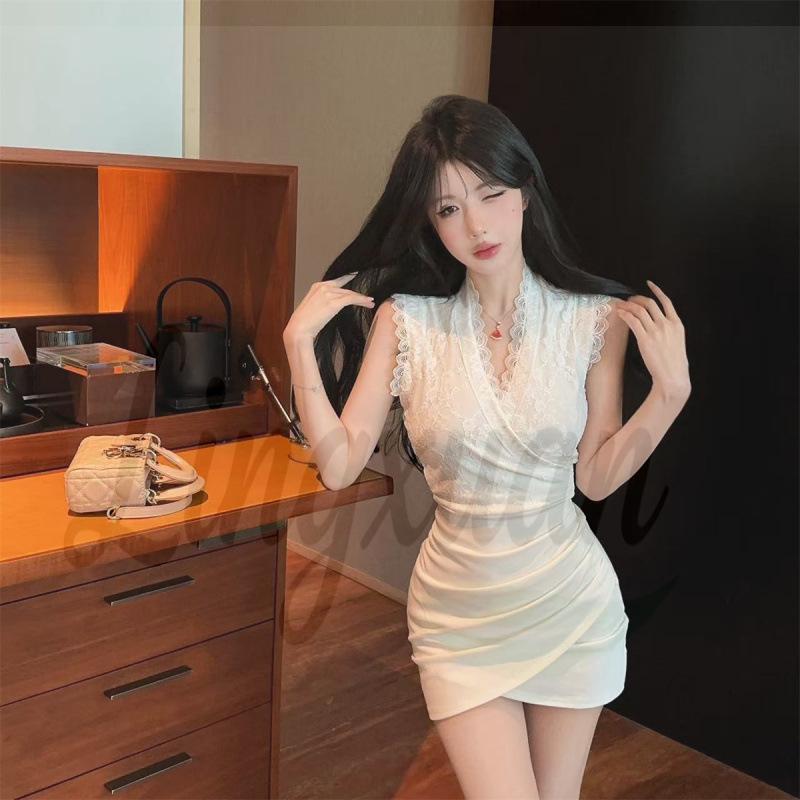 Chic Sleek Nightclub Dress: Hip-Hugging, Low-Cut, Sleeveless, Slimming Short Skirt for Women Medium белый