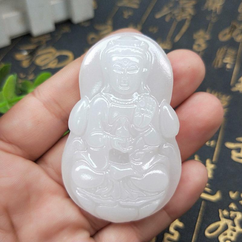 Afghan White Jade Three-Dimensional Guanyin Pendant – Ideal Gift for Travelers and Street Vendors