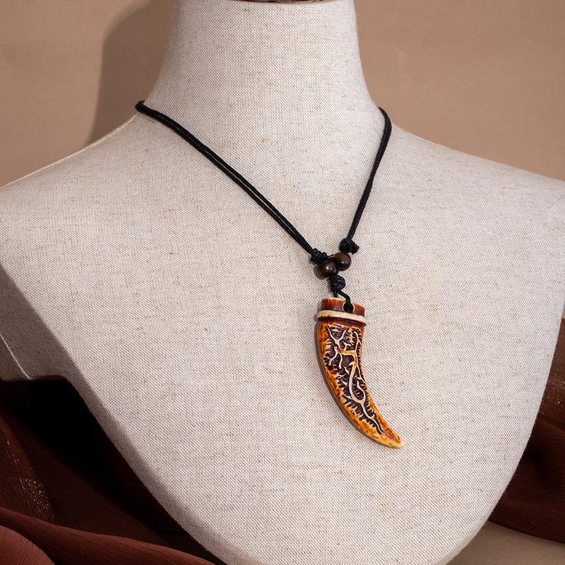 Retro Ethnic Style Niche Men'S And Women'S Collarbone Chain, Pendant Necklace, Shark Tooth Sweater Chain, Imitation Ivory Adjustable Necklace.