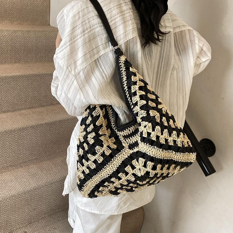 Niche Bag Women's Summer New Woven Hollow Shoulder Bag Casual Lazy Wind Tote Armpit Bag