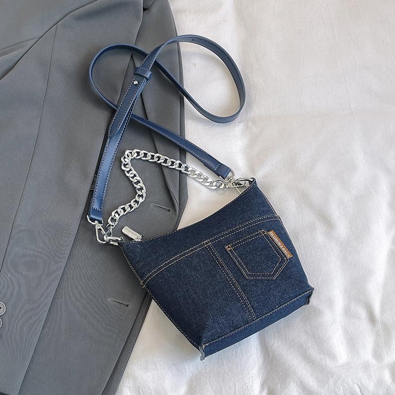 

Retro splicing denim bag 2025 new Korean version fashion niche shoulder bag women s versatile messenger bucket bag