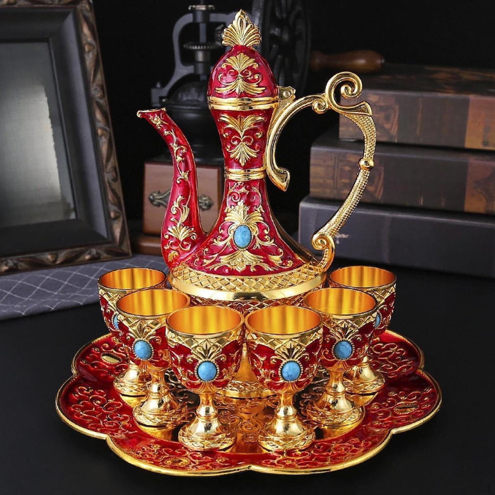 

Колекція чашок для кави та чайників, набори європейських горщиків для вина з металевими склянками