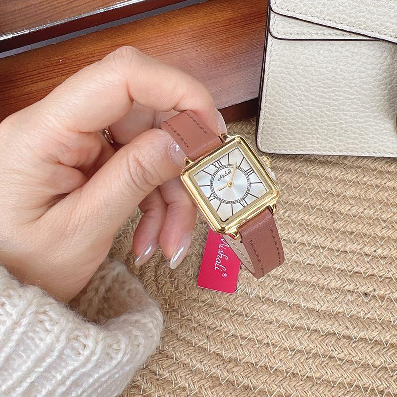 Trendy And Fashionable Women'S Belt Quartz Watch Simple Scale Roman Cow Girl Watch