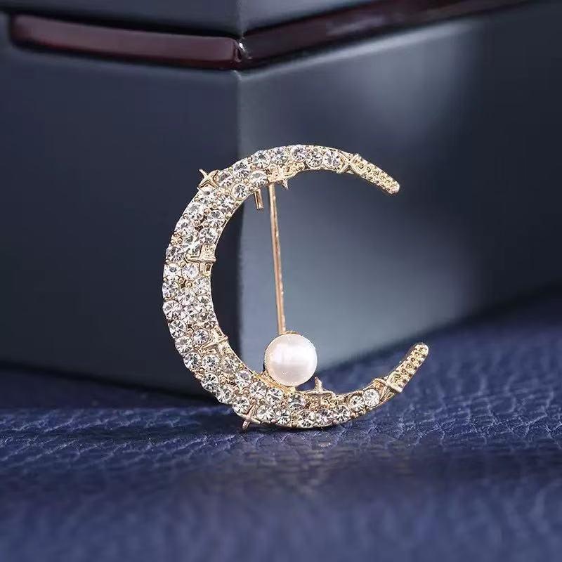Pearl Heart Brooch: 2025 Autumn/Winter Trend - Korean Exquisite Pin for Women