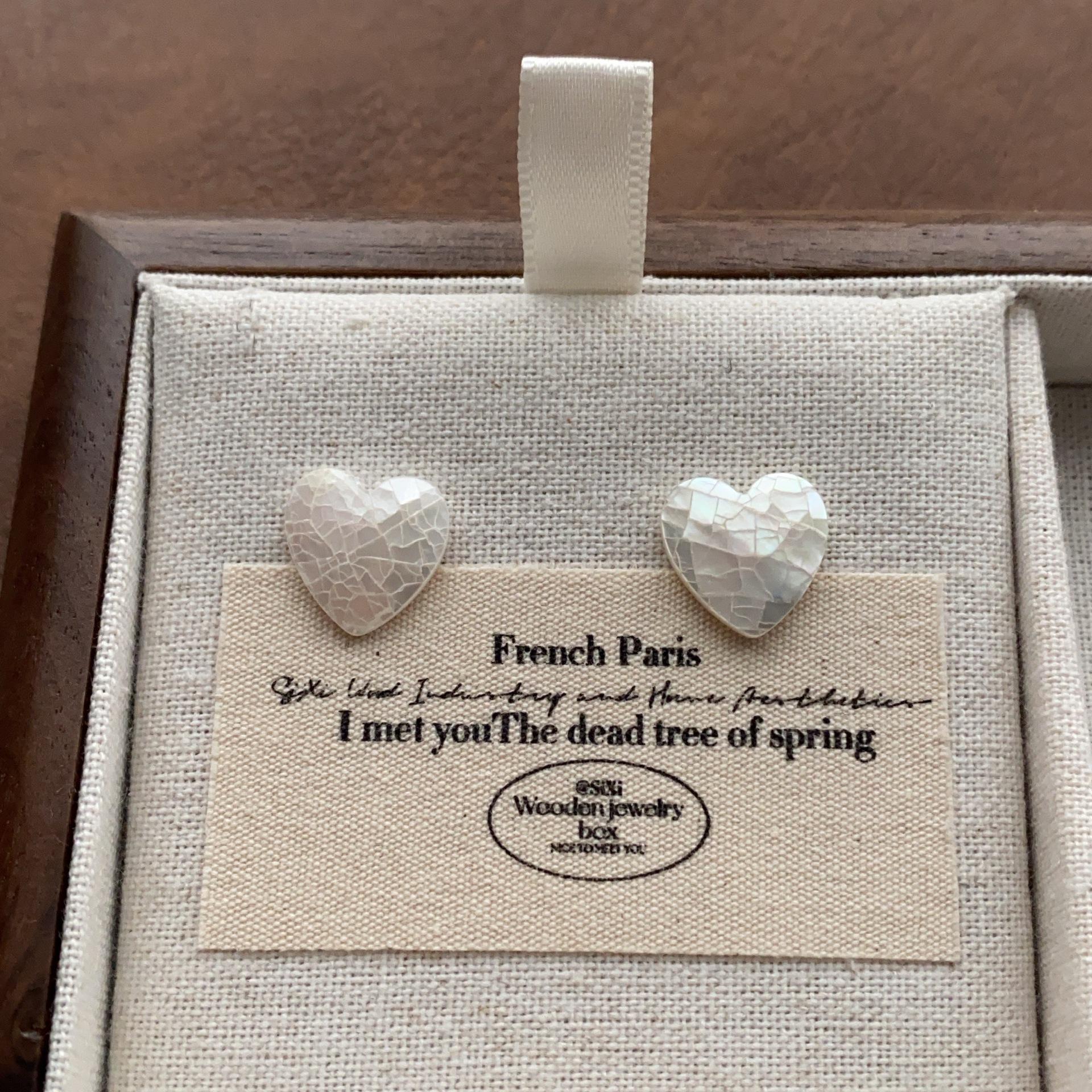 Classic heart-shaped natural fritillary stud earrings shell geometric cool art earrings retro premium earrings