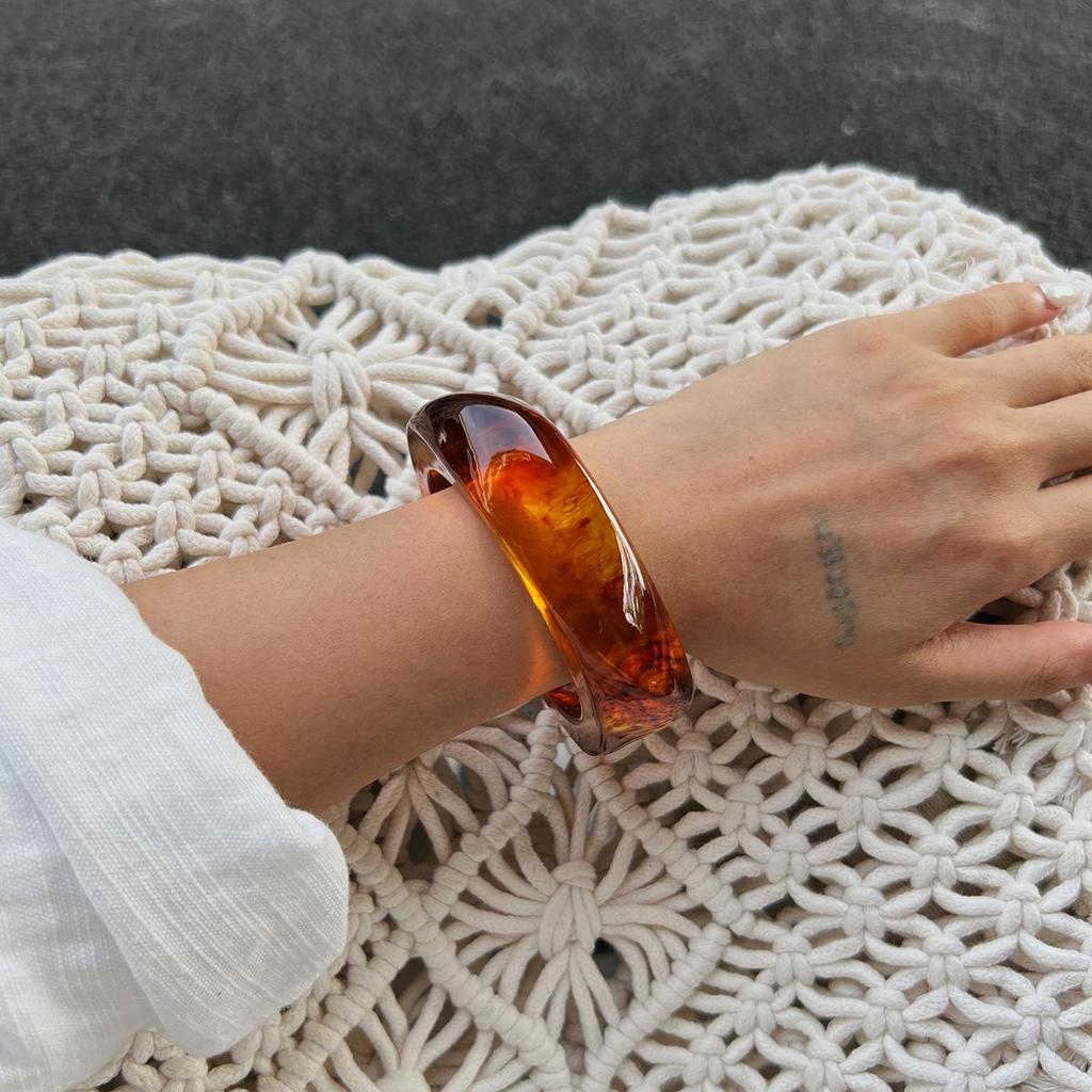Translucent Retro Ombre Acrylic Bracelet with Irregular Polygon Design