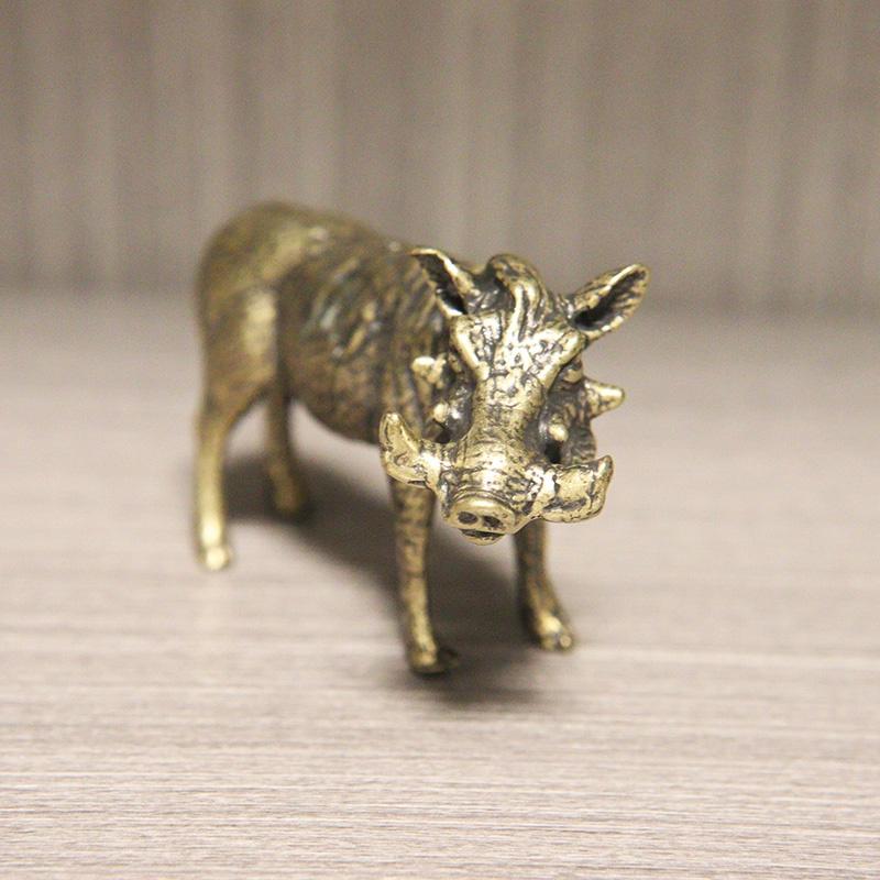 Těžká mosazná socha divokého prasete pro domácí dekorace Retro figurky Kreativní ručně vyráběná zvířecí socha Umělecká ozdoba na knihovnu